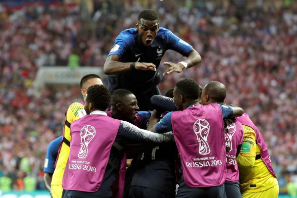 Los jugadores franceses celebrando.