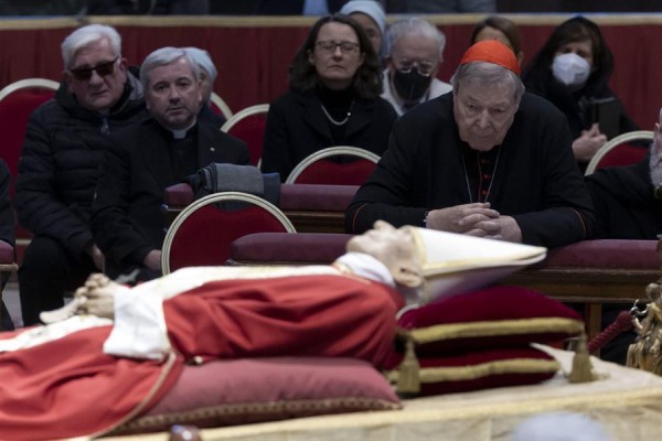El féretro  de Benedicto XVI será llevado al atrio de la basílica el jueves a las 8.45, para el rezo del rosario.