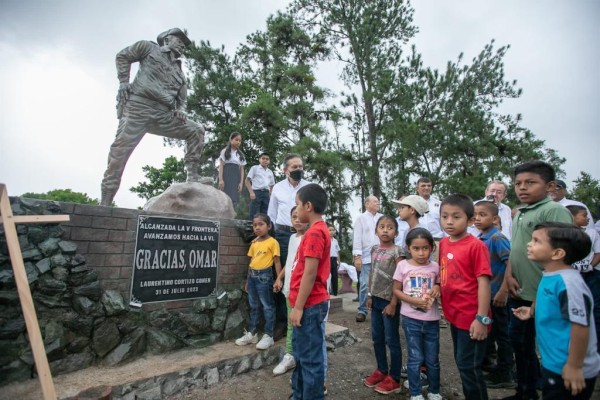 Develan monumento de cuerpo entero del general Omar Torrijos Herrera en Coclesito 