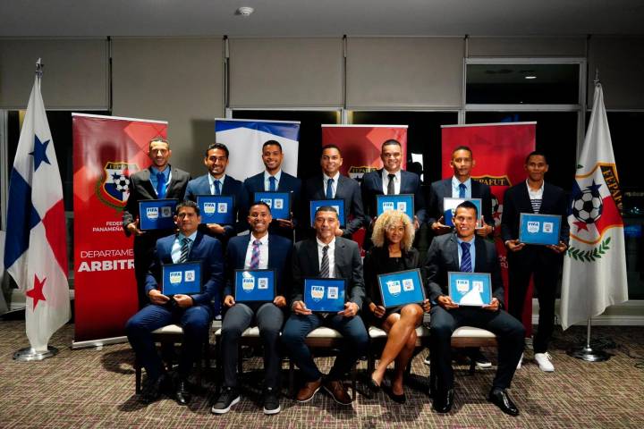 Árbitros se abren puertas en la FIFA