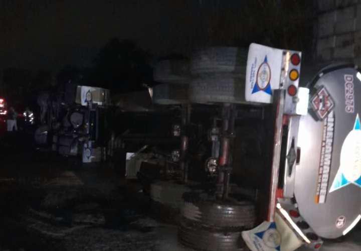 Accidente de carro cisterna en Autopista Panamá-Colón