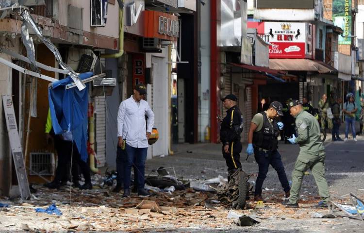 Seis heridos por una bomba y ataques de guerrilleros en suroeste de Colombia