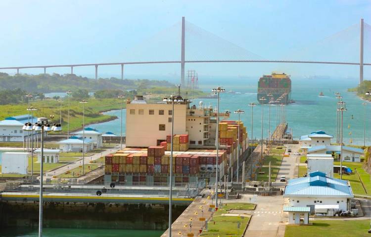 El Canal de Panamá aumentó a 27 los tránsitos diarios desde el 25 de marzo de este año.