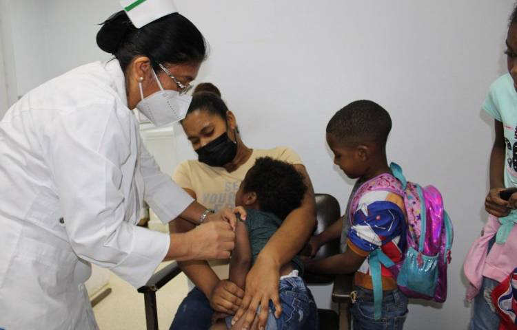 La policlínica cuenta con un plan logístico que facilita el acceso de esta vacuna a los niños