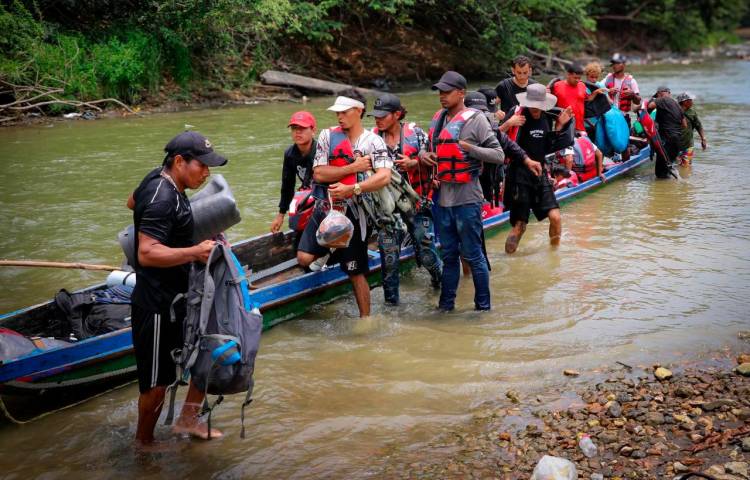 En lo que va de año, 132.320 migrantes han atravesado la peligrosa selva del Darién.