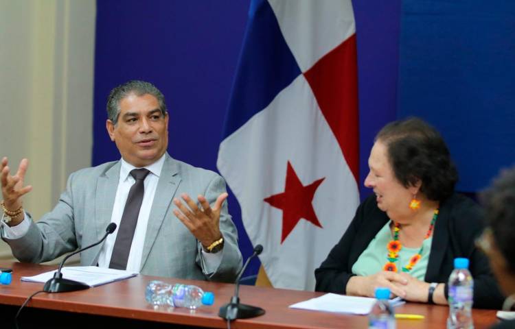 El Ministro de Salud se reunió con la embajadora de Estados Unidos en Panamá, Mari Carmen Aponte.