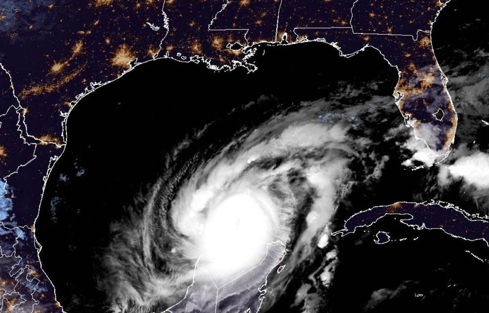 Fotografía que muestra la trayuectoria del huracán Milton, de categoría 4. EFE/ NOAA