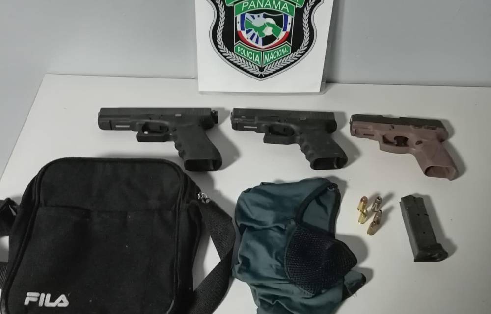 Chiquillo se paseaba por San Miguelito con tres armas de fuego y varias municiones