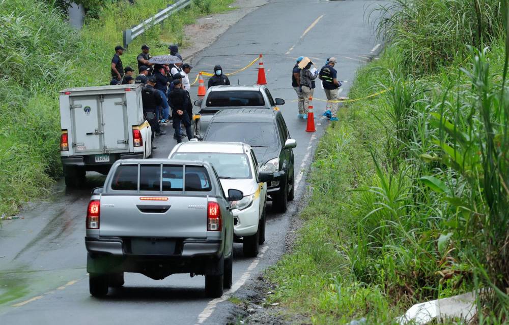 Hallazgo del cuerpo torturado del hombre sin identificar en la calle hacia Cabuyita.