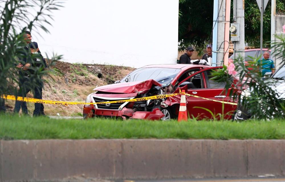 Dianelis se encontraba en este auto cuando desconocidos soltaron balas.