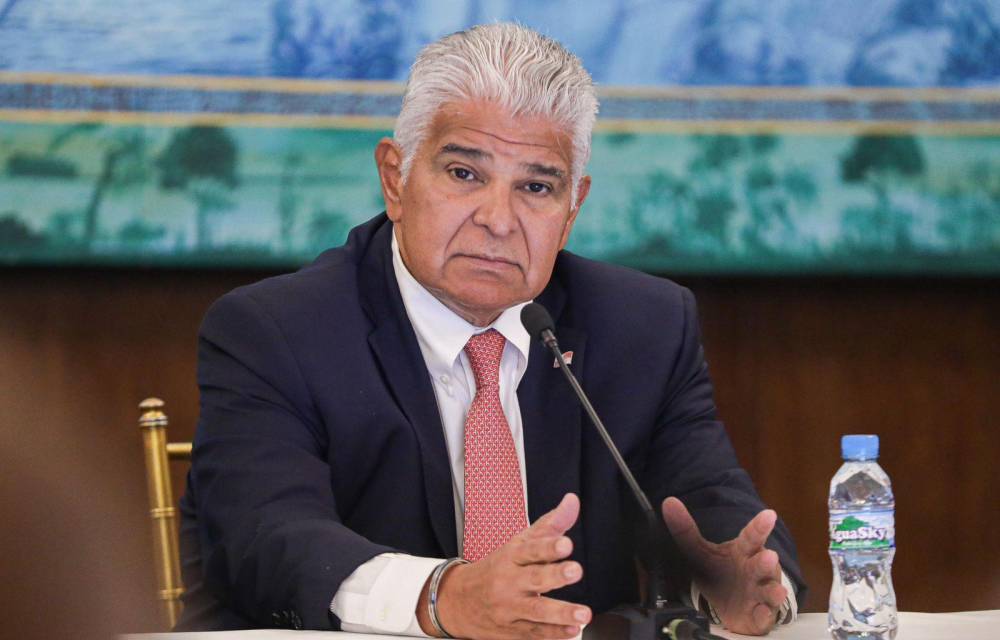 Presidente Mulino y su equipo explican proyecto de ley a Junta Directiva de CSS