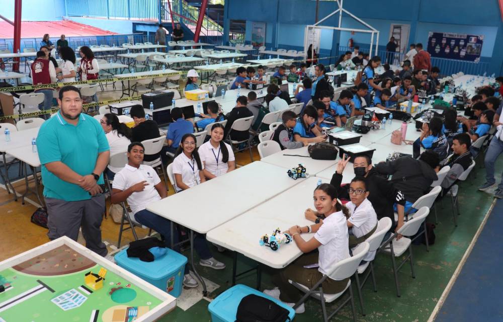 Azuero presentó sus mejores talentos estudiantiles de ciencia y tecnología robótica