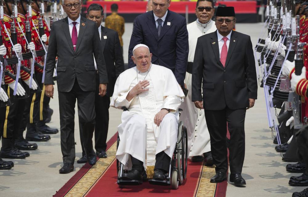 El papa Francisco, que tiene 87 años de edad, visitará la próxima semana Timor Oriental y Singapur.