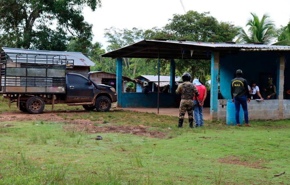 Arrestan a 13 por tráfico de migrantes