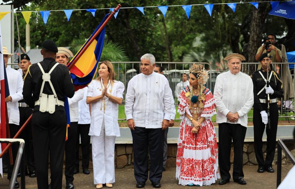 Autoridades en La Villa de Los Santos.