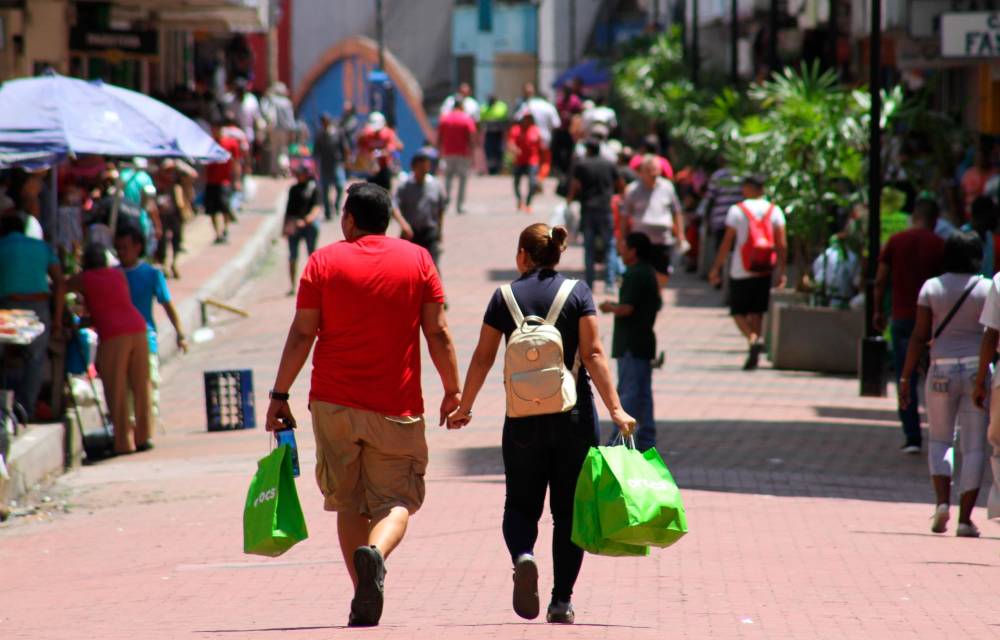 El aumento de visitantes genera incremento en el sector comercial.