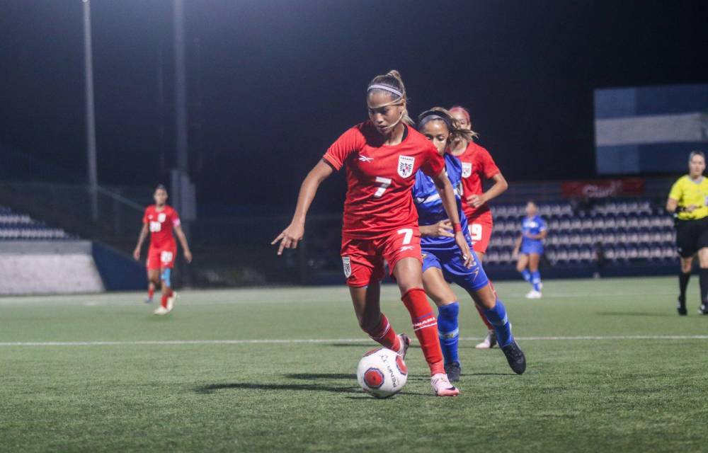 Fútbol femenino a la deriva