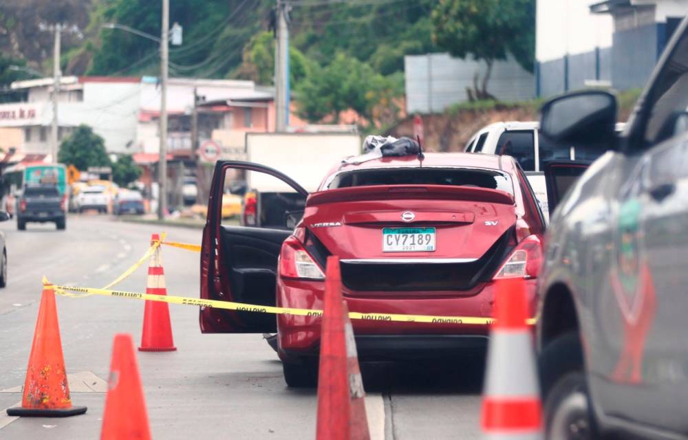 En este auto se encontraba la pareja.