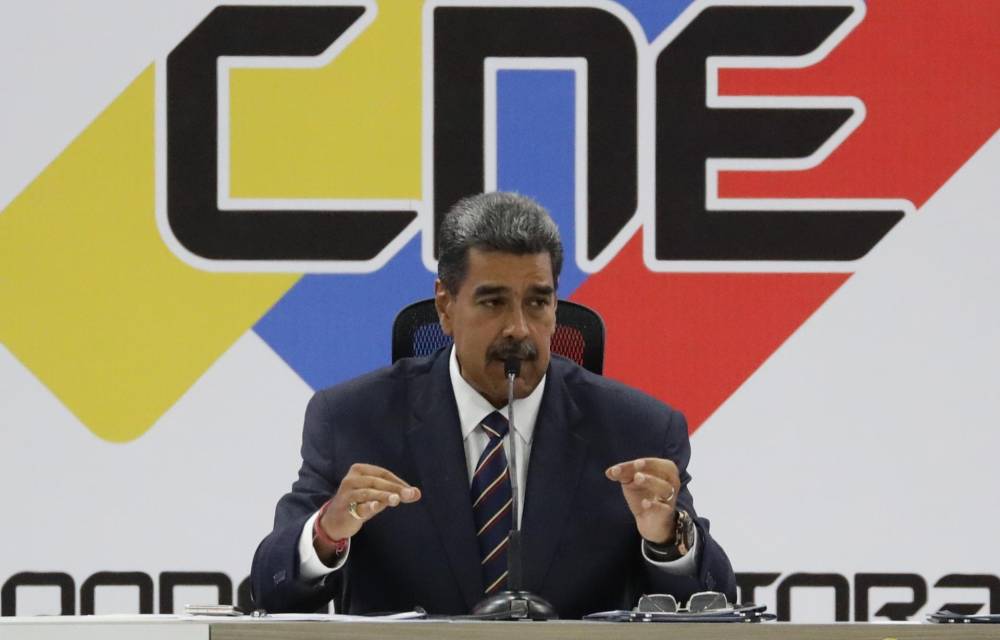 El presidente de Venezuela, Nicolás Maduro, habla luego de ser proclamado presidente reelecto por el Consejo Nacional Electoral (CNE) este lunes, en Caracas (Venezuela).