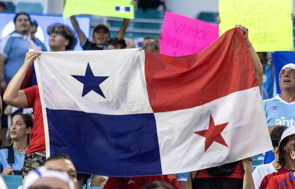 Miami (United States), 23/06/2024.- Soccer fans attend the CONMEBOL Copa America 2024 group C match between Uruguay and Panama, in Miami, Florida, USA 23 June 2024. EFE/EPA/CRISTOBAL HERRERA-ULASHKEVICH