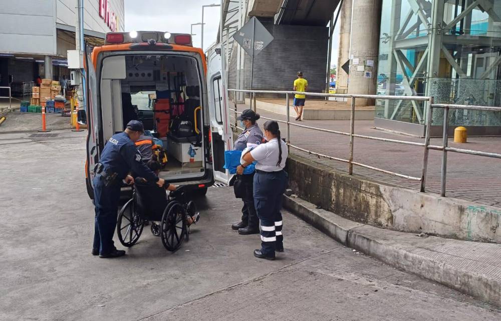 Mujer da a luz en la estación del Metro de San Miguelito