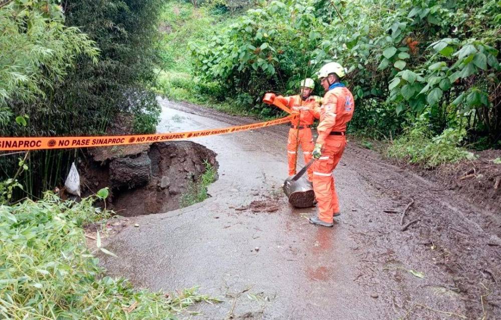 Carreteras y puentes colapsados son el resultado de la furia de la naturaleza en los últimos días.