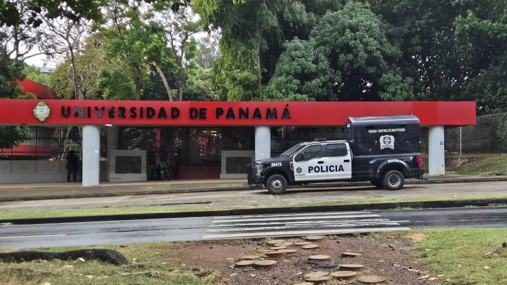 Rector Flores denuncia uso excesivo de la fuerza policial contra estudiantes en volanteo