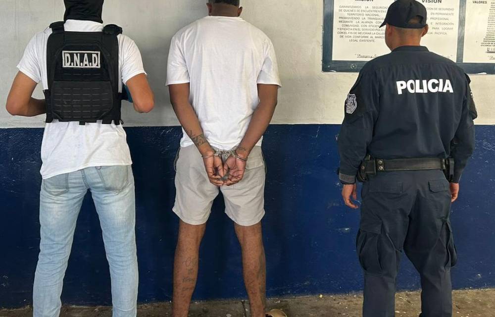 Uniformados decomisaron dos paquetes de drogas en Colón