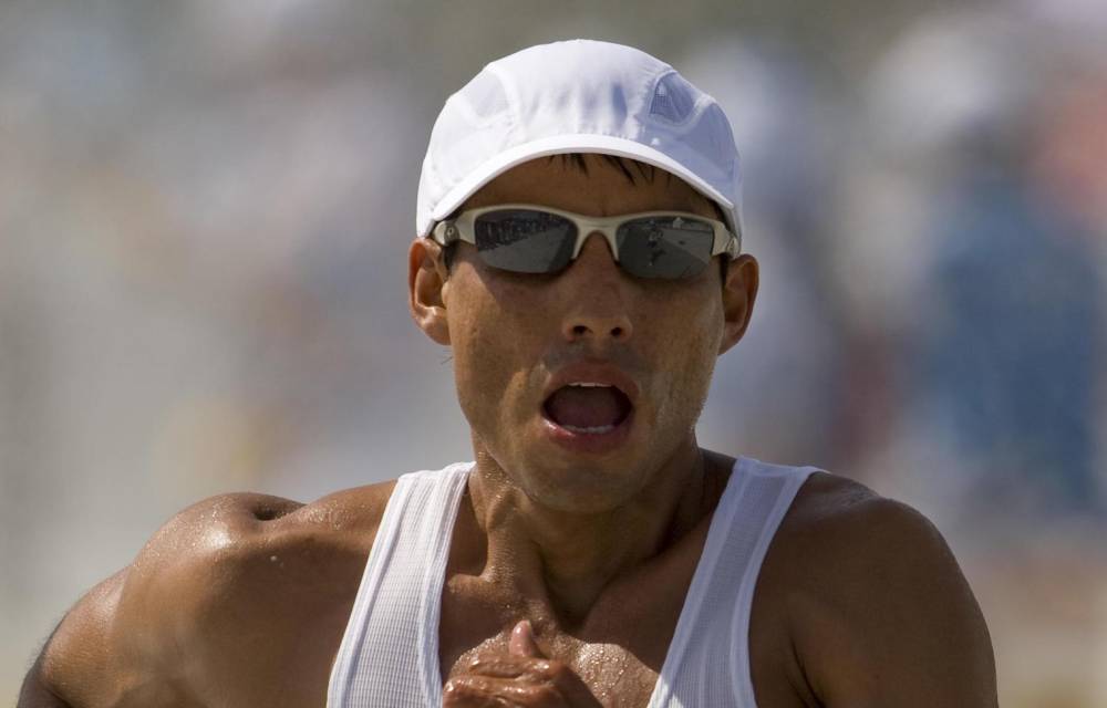 Fotografía de archivo del marchador Jefferson Pérez, quien conquistó en los Juegos Olímpicos de Atlanta'96 la medalla de oro en 20 kilómetros. Veintiocho años después, en París, su compatriota Daniel Pintado repitió la hazaña. EFE/Julio Muñoz