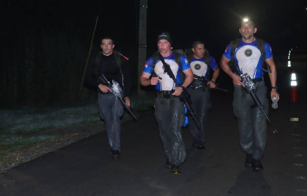 El reto de la marcha forzada y tiro nocturno desafiaron las capacidades de los competidores.