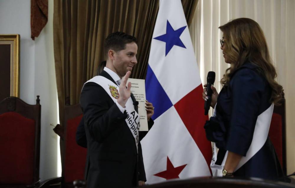 Mayer Mizrachi fue juramentado como alcalde de Panamá