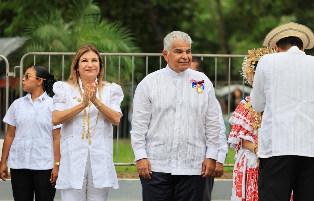 Presidente Mulino lidera actos protocolares del Primer Grito de Independencia en La Villa de Los Santos