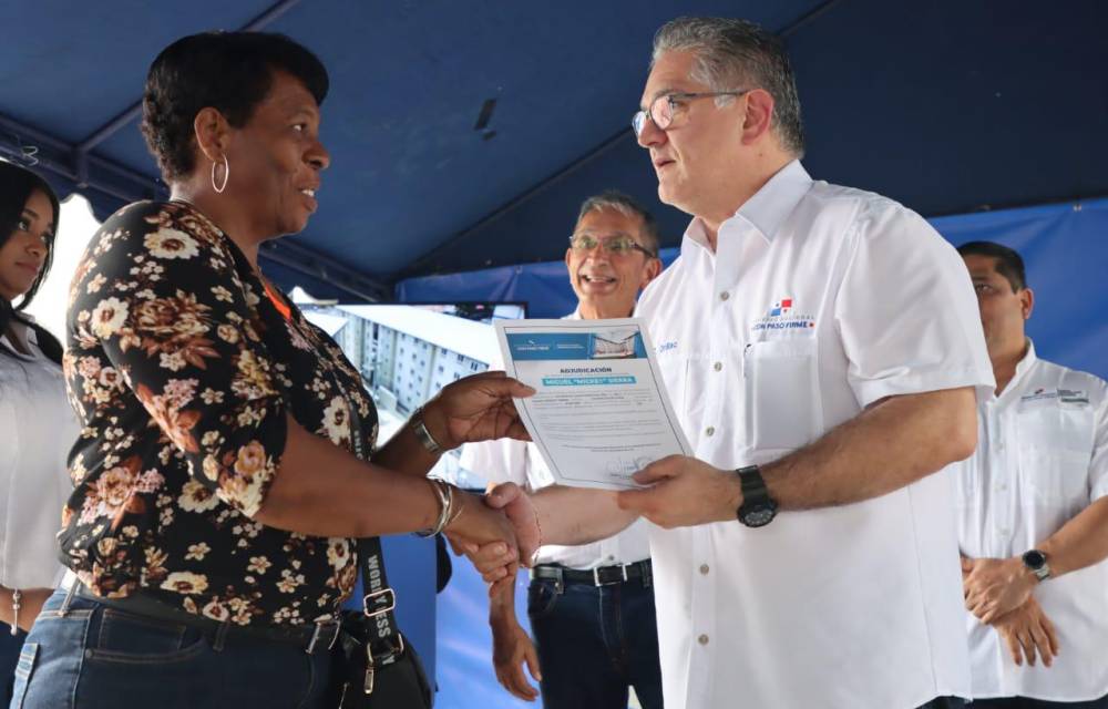 Gobierno entrega primeras torres del proyecto habitacional Miguel “Mickey” Sierra