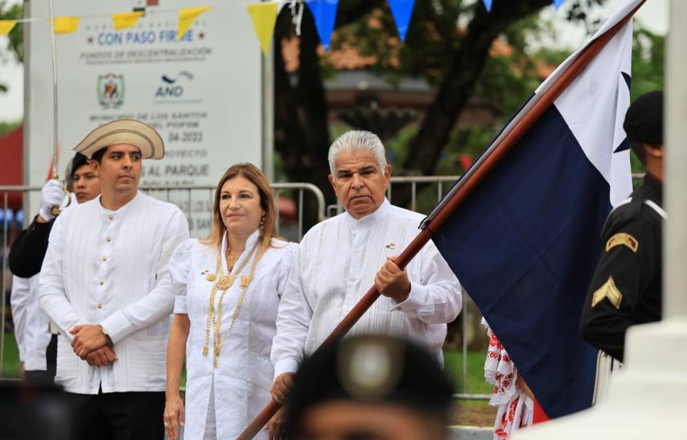 Presidente Mulino lidera actos protocolares del Primer Grito de Independencia en La Villa de Los Santos