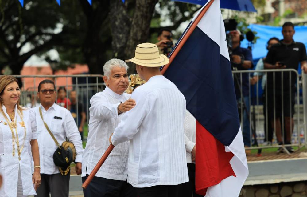 Presidente Mulino lidera actos protocolares del Primer Grito de Independencia en La Villa de Los Santos