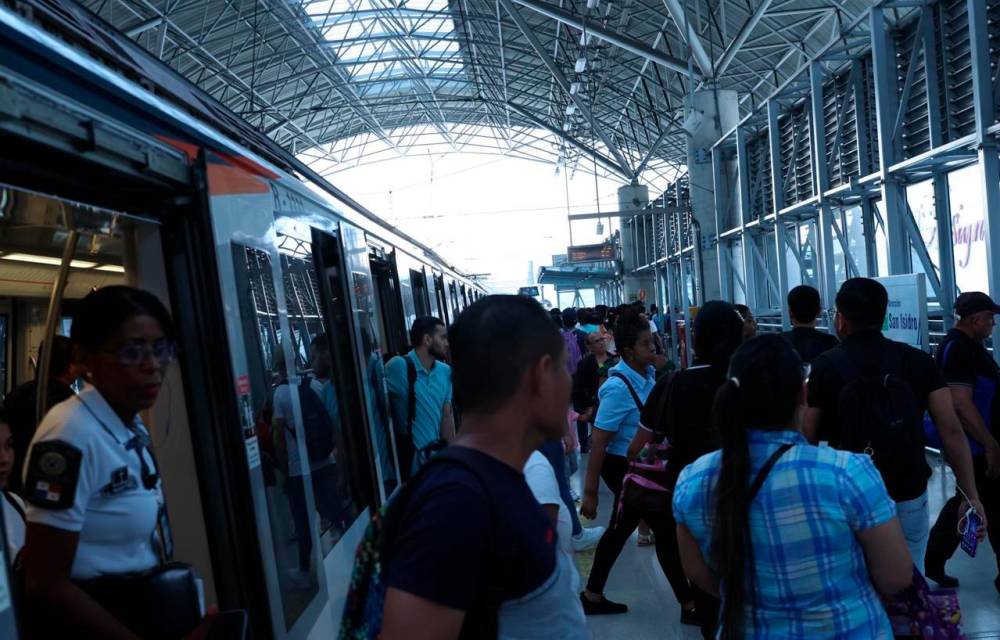Miles de usuarios del transporte público viven una pesadilla en Panamá Norte