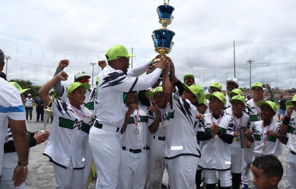 Los Vaqueros del Oeste son los monarcas del Campeonato Nacional U10 de Béisbol