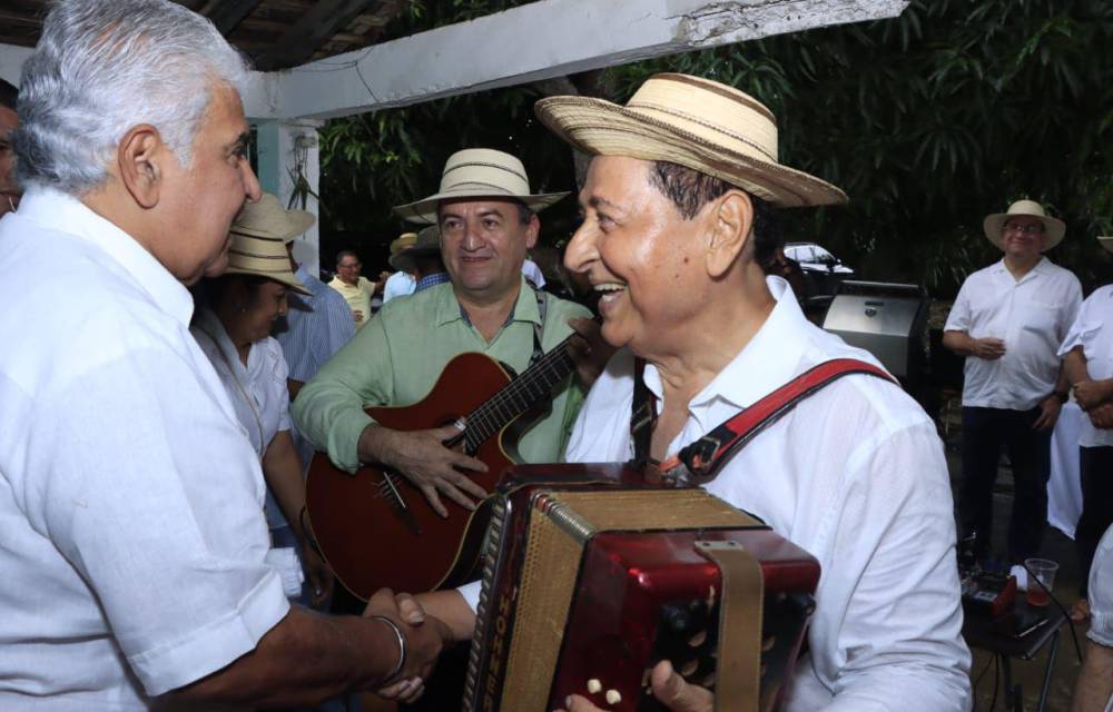 Presidente Mulino se fue Guararé a gozar de las tradiciones panameñas