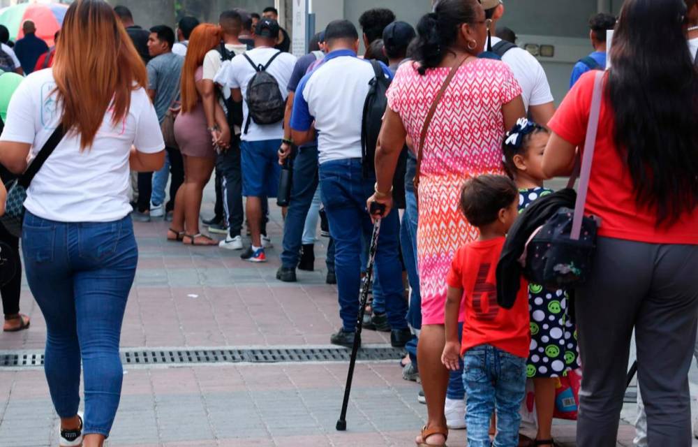 Miles de usuarios del transporte público viven una pesadilla en Panamá Norte