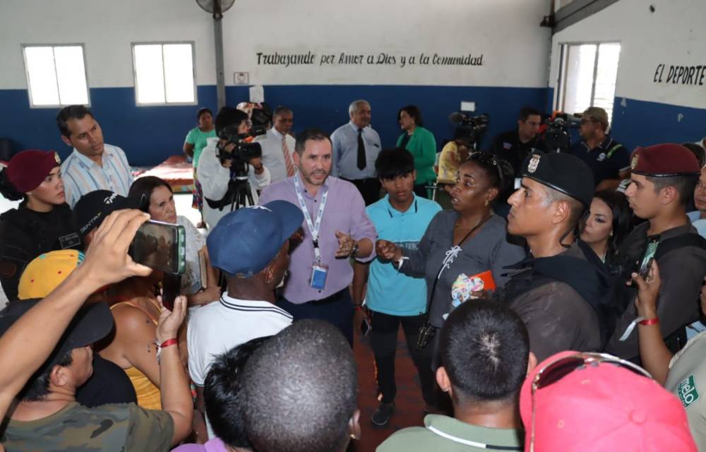 Damnificados permanecían en el gimnasio Gringo de La Guardia desde el pasado sábado.