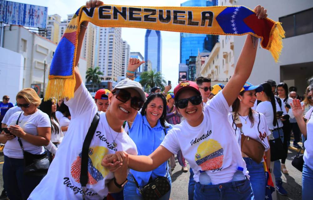 ¡Venezuela Libre! Consigna de miles de venezolanos en Panamá en día electoral