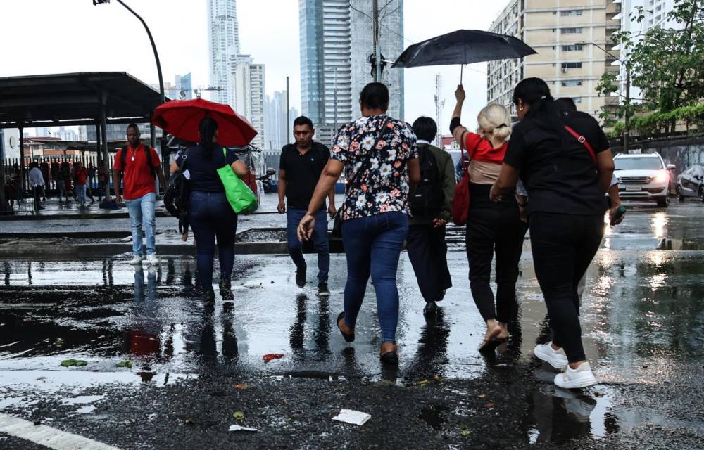 Panamá se prepara para el paso de la primera onda tropical del año