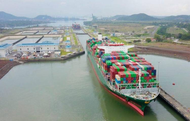 Con la llegada de las lluvias, el Canal de Panamá aumenta el calado de los buques
