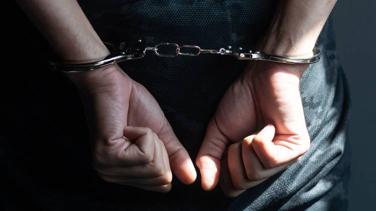 El acusado llegó a un acuerdo de pena durante la audiencia. Un menor fue su compinche en el crimen