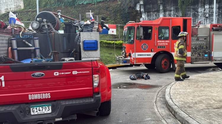 Los bomberos continuaban la verificación estructural para verificar los daños