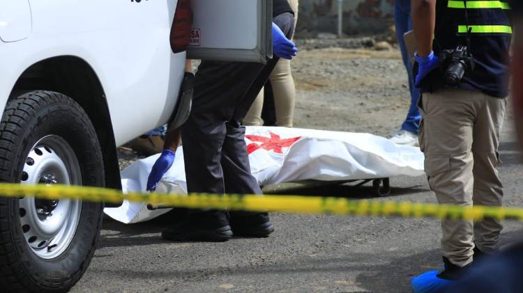 Personal del Ministerio Público recogió evidencias en la escena para las investigaciones