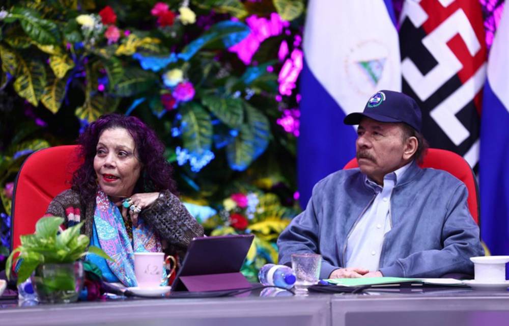 La vicepresidenta de Nicaragua, Rosario Murillo, y el presidente, Daniel Ortega, participan en un acto sobre el 44 aniversario de la Fuerza Naval del Ejército de Nicaragua, este martes en Managua (Nicaragua).