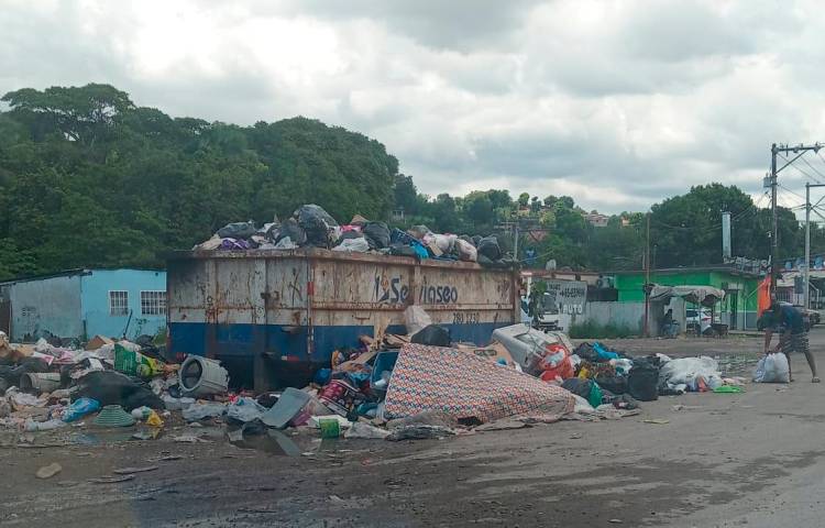 Autoridades municipales advierten de los riesgos a la salud por la mala disposición de los desechos.