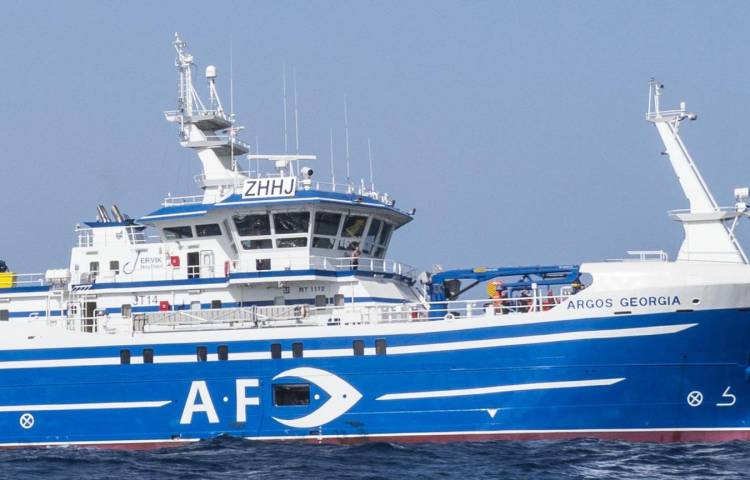 Vista del pesquero Argos Georgia, en el que iban 27 personas a bordo, entre ellos tripulantes gallegos, que se ha hundido de madrugada en las Islas Malvinas. La Autoridad Marítima de las Islas Malvinas recibió información ayer lunes por la tarde de que el barco pesquero solicitó asistencia a unas 200 millas al este de Stanley. EFE/Comisión para la Conservación de los Recursos Vivos Marinos Antárticos (CCAMLR) -SOLO USO EDITORIAL/SOLO DISPONIBLE PARA ILUSTRAR LA NOTICIA QUE ACOMPAÑA (CRÉDITO OBLIGATORIO)-