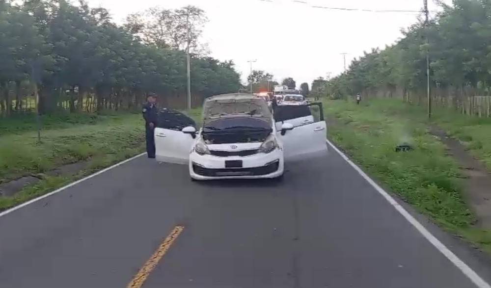 Policía captura a dos personas por despojar del auto a un chofer de InDrive